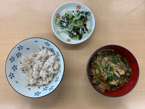 酢の物とお味噌汁